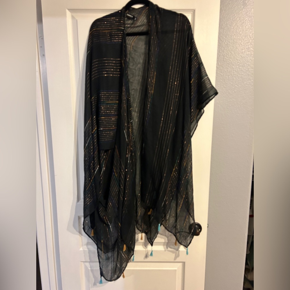 Torrid. Black and Gold Striped Kimono